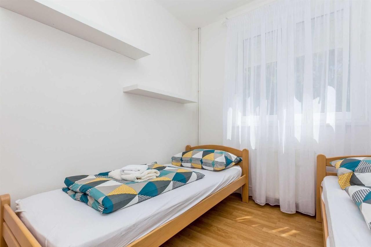 Holiday Home Olive Garden Brzac Εξωτερικό φωτογραφία