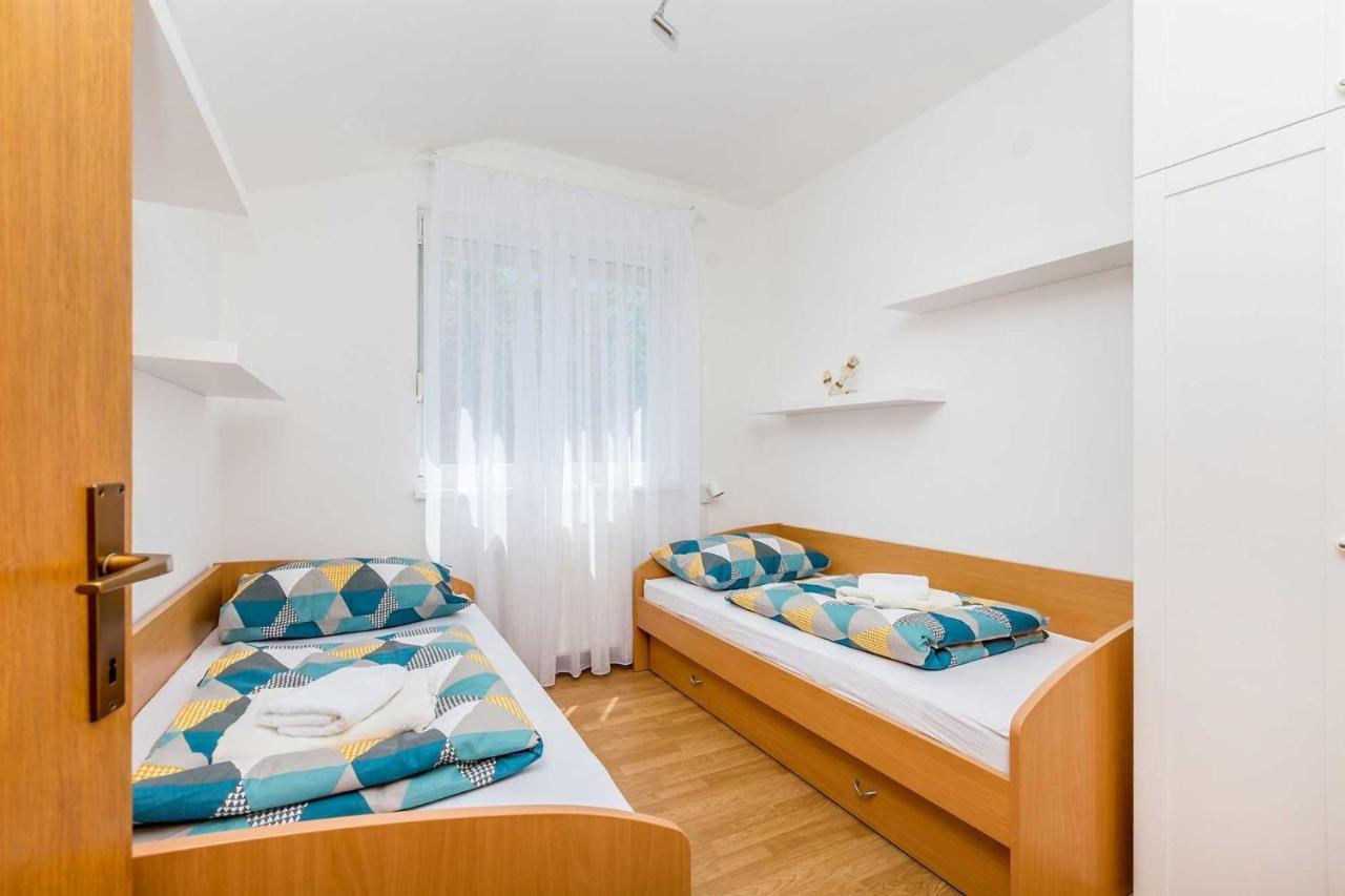 Holiday Home Olive Garden Brzac Εξωτερικό φωτογραφία